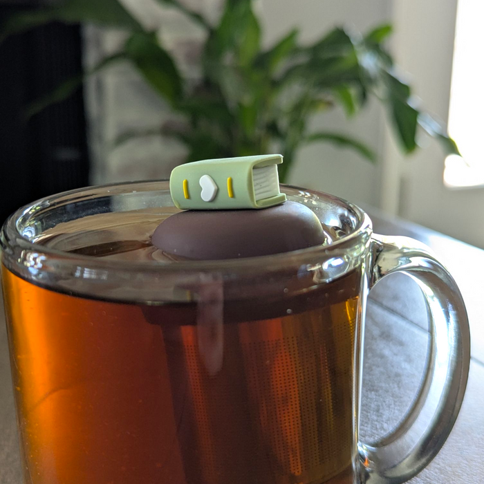 Green Book | Floating Tea Steeper | Dark Brown Base | Green