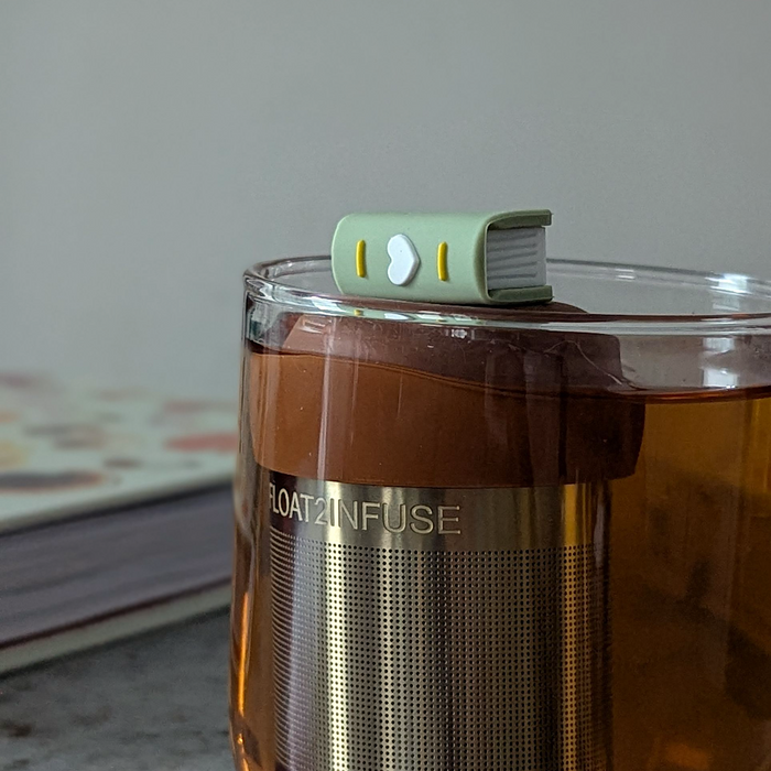 Green Heart Book | Floating Tea Steeper | Light Brown Base